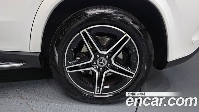 Mercedes-Benz GLE-Class 2020 — ფოტო 30/33