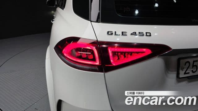 Mercedes-Benz GLE-Class 2020 — ფოტო 27/33