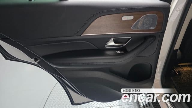 Mercedes-Benz GLE-Class 2020 — ფოტო 6/33