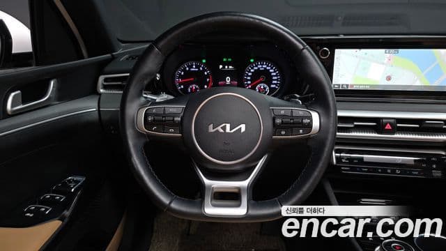 Kia K5 2023 — ფოტო 13/20