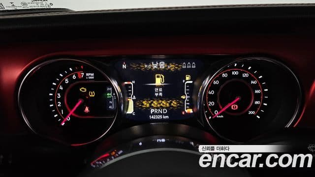 Jeep Gladiator 2021 — ფოტო 8/20