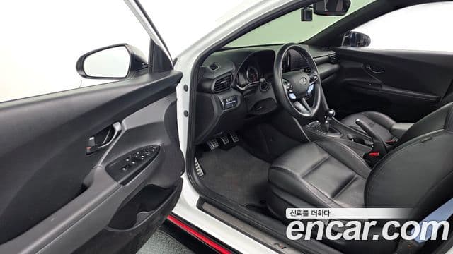Hyundai Veloster 2022 — Фото 12/20