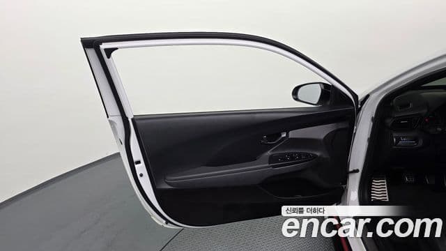 Hyundai Veloster 2022 — Şəkil 15/27