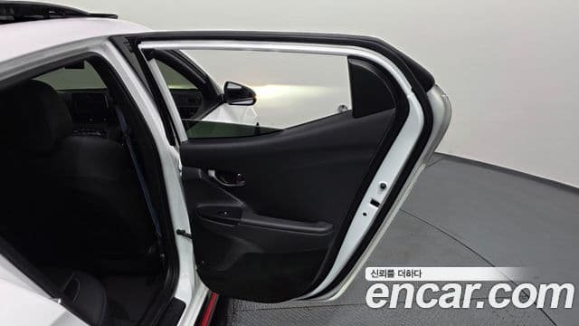 Hyundai Veloster 2022 — Şəkil 27/27