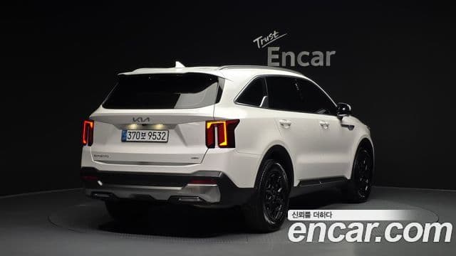 Kia Sorento 2023 — ფოტო 2/20