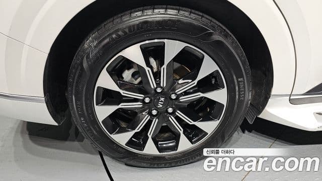 Kia Carnival 2021 — ფოტო 5/20
