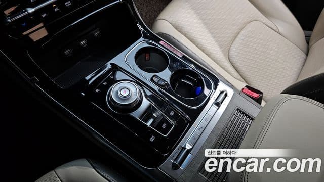 Kia Carnival 2021 — ფოტო 9/20