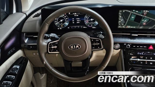 Kia Carnival 2021 — ფოტო 14/20