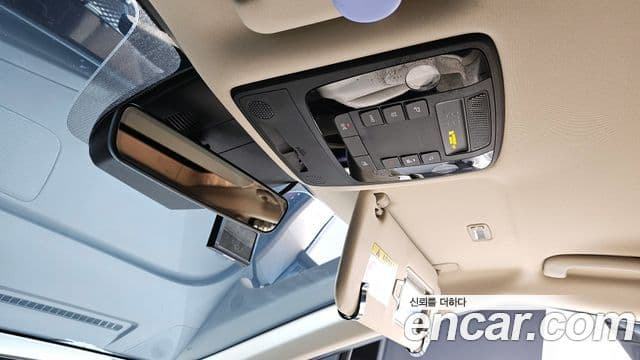 Kia Carnival 2021 — ფოტო 17/20