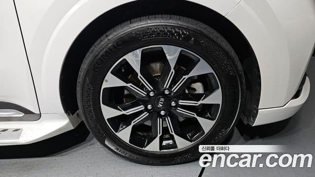 Kia Carnival 2021 — Photo 27/30