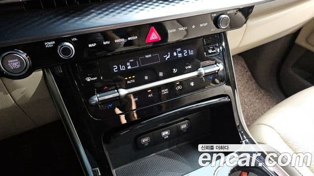 Kia Carnival 2021 — Photo 26/30