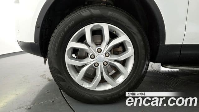 Land Rover Discovery 5 2019 — ფოტო 5/20