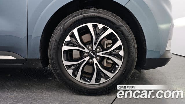 Kia Carnival 2023 — Photo 21/31