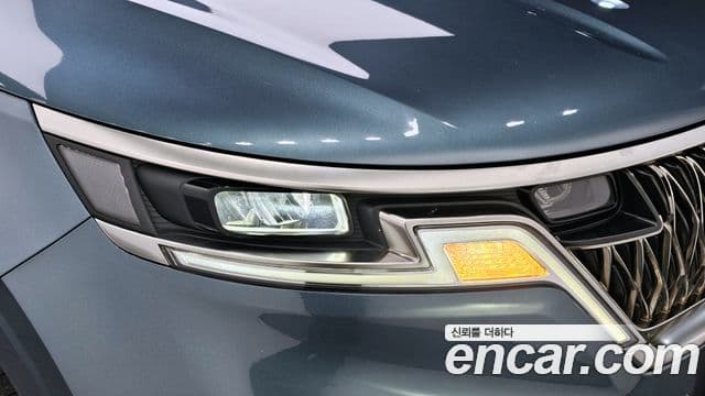 Kia Carnival 2023 — Photo 18/31