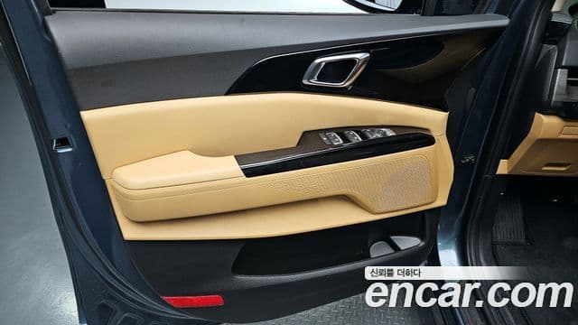 Kia Carnival 2023 — Photo 30/31