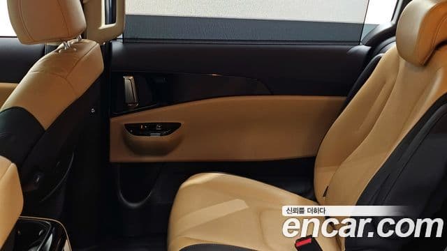 Kia Carnival 2023 — Photo 27/31