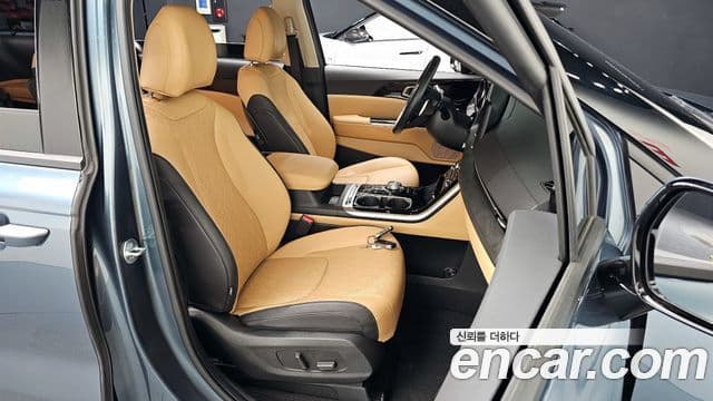 Kia Carnival 2023 — Photo 13/31