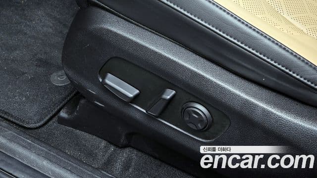 Kia Carnival 2023 — Photo 11/31