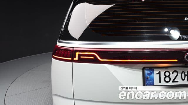 Kia Carnival 2021 — Photo 8/34