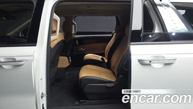 Kia Carnival 2021 — Photo 14/34