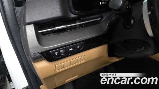 Kia Carnival 2021 — Photo 30/34