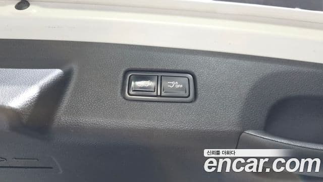 Kia Carnival 2021 — Photo 9/34
