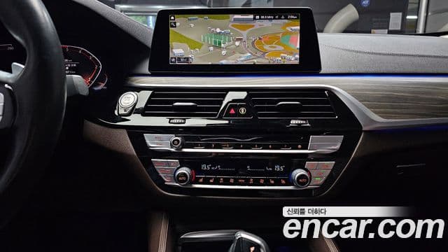 BMW 5 Series 2020 — Şəkil 14/20