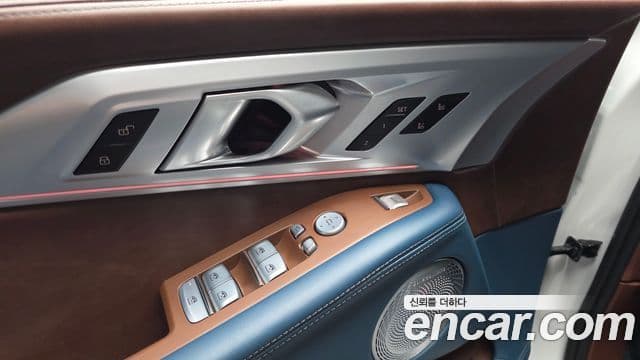 BMW XM 2023 — Photo 30/34