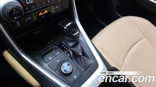 Toyota RAV4 2024 — ფოტო 9/20