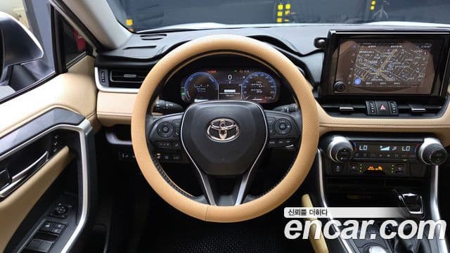 Toyota RAV4 2024 — ფოტო 13/20