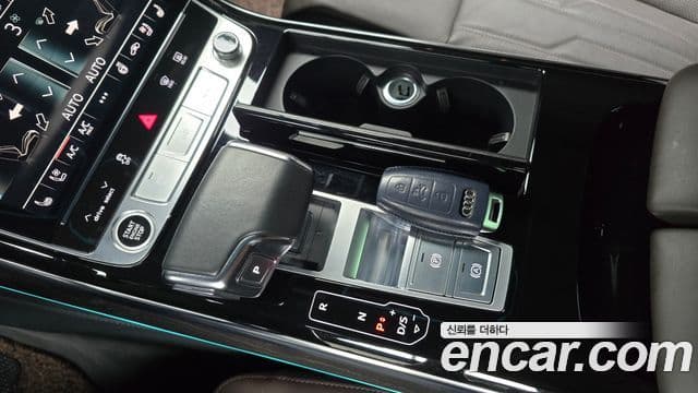 Audi A8 2023 — Şəkil 9/20