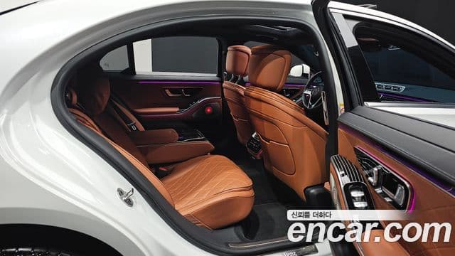 Mercedes-Benz S-Class 2024 — Photo 11/36