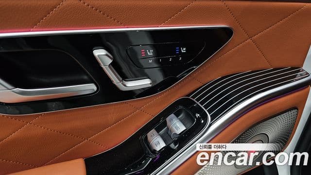 Mercedes-Benz S-Class 2024 — Photo 8/36