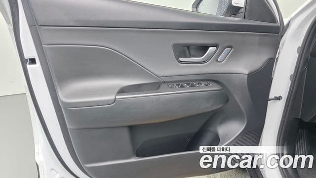 Hyundai Kona Hybrid 2023 — Photo 25/31