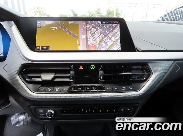 BMW 1 Series 2021 — ფოტო 14/20