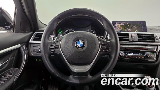 BMW 3 Series 2018 — Фото 13/20