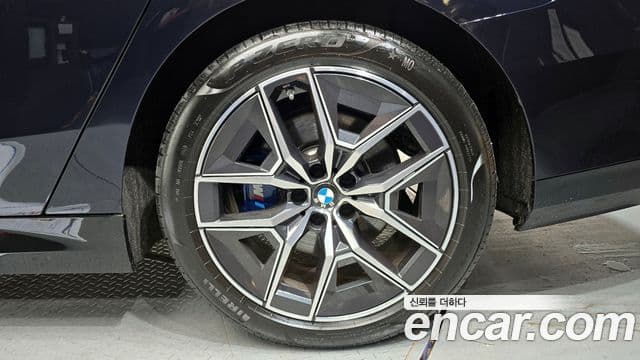 BMW 5 Series 2025 — Photo 7/33