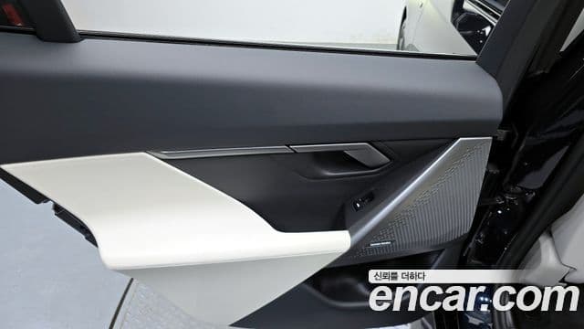 BMW 5 Series 2025 — Photo 11/33