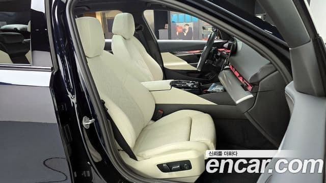 BMW 5 Series 2025 — Photo 31/33