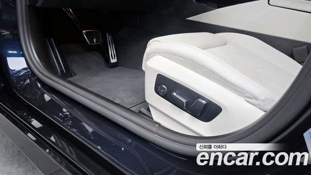 BMW 5 Series 2025 — Photo 13/33