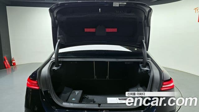 BMW 5 Series 2025 — Photo 25/33