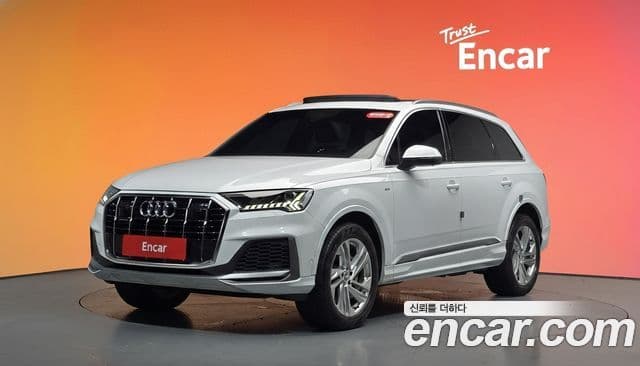 Audi Q7 2021 — Фото 1/20