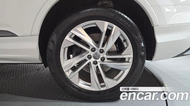 Audi Q7 2021 — Photo 26/31