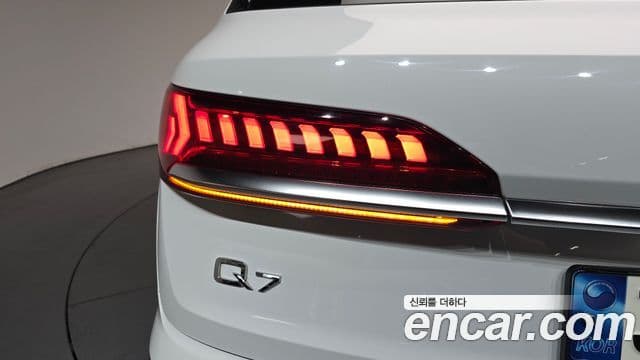 Audi Q7 2021 — Photo 11/31