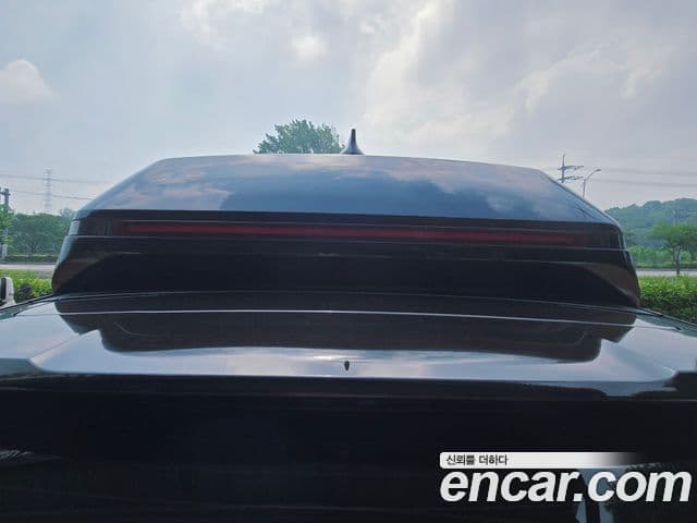 Kia Carnival 2022 — ფოტო 1/16