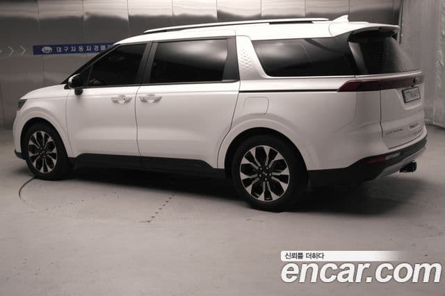 Kia Carnival 2021 — Фото 1/20
