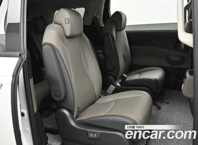 Kia Carnival 2023 — Şəkil 10/19