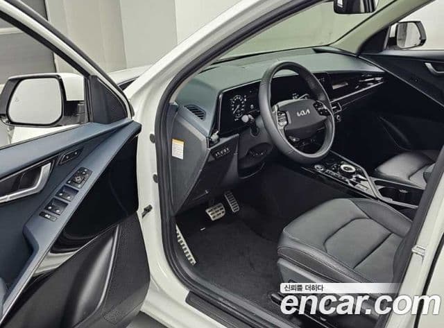 Kia Niro 2022 — ფოტო 8/19