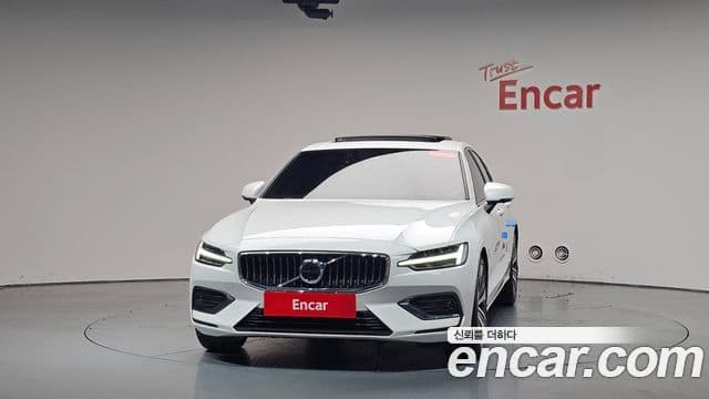 Volvo S60 2023 — Photo 4/36