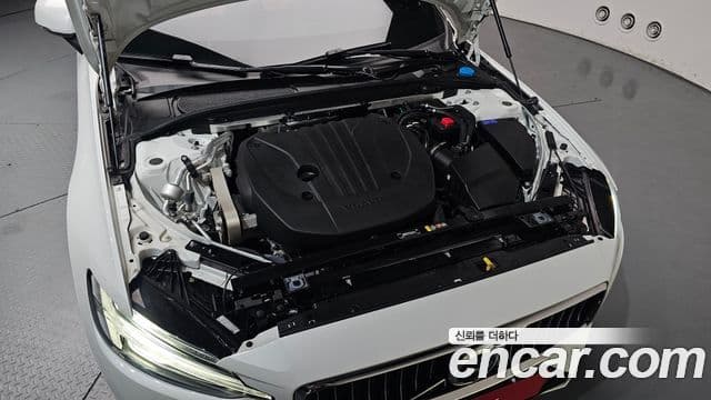 Volvo S60 2023 — Photo 27/36
